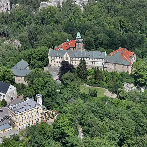 Hrubá Skála zámek